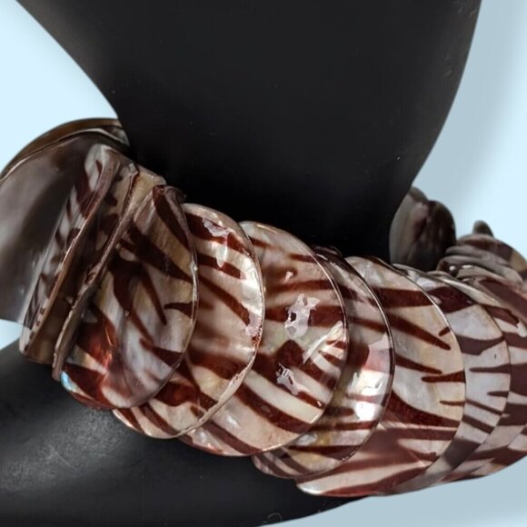(2/$20) Striped Shell Stretch Bracelet - Picture 4 of 5